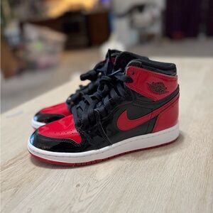Air Jordan 1 Retro High OG GS “Patent Bred”
Size: US 3.5Y